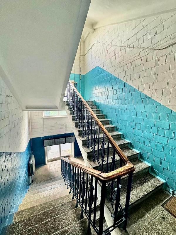 Two-Room Apartment in Stalin-Era Building near Shuljavska Metro