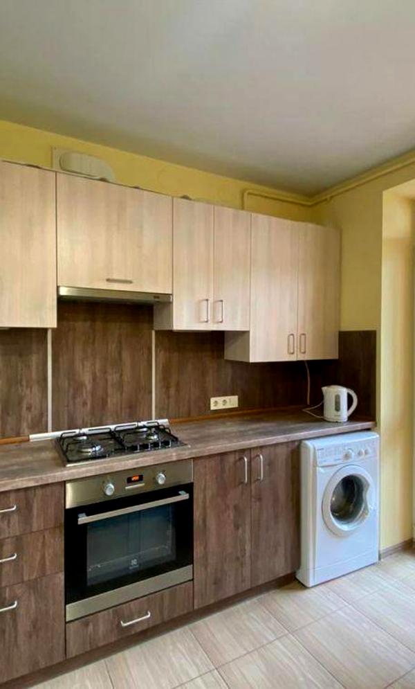1-bedroom apartment with modern interior, parking, and amenities