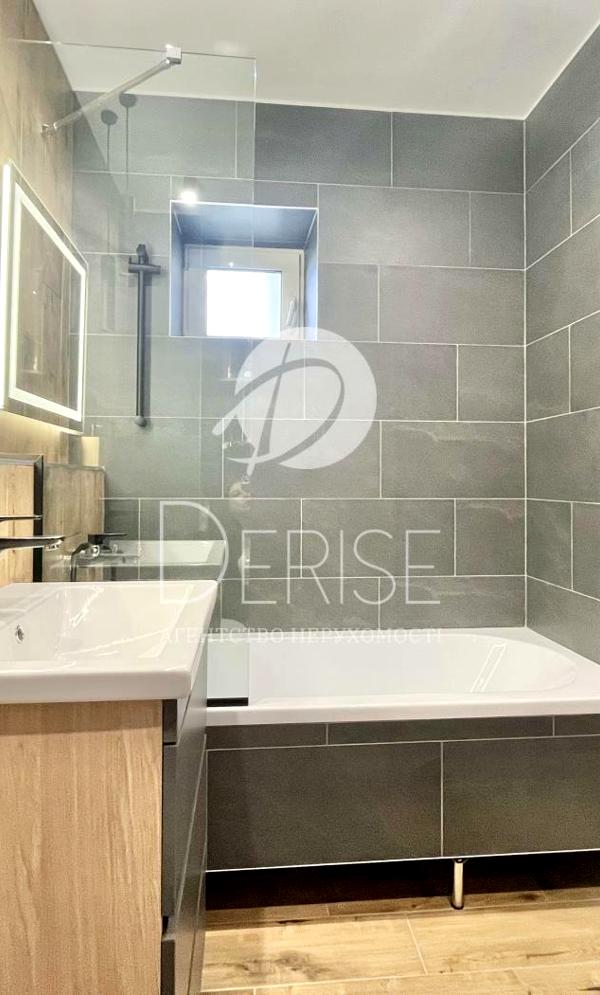Modern 2-Room Studio Apartment near Beresteiska Metro with Balcony