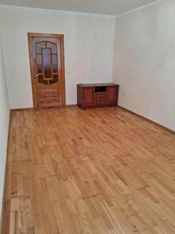 Spacious 1-bedroom apartment on Vasylchenka Street, Lviv