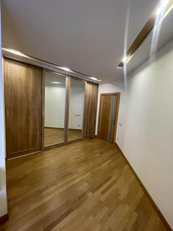 Spacious 2-Level Panoramic Apartment in Liko-Grad Complex