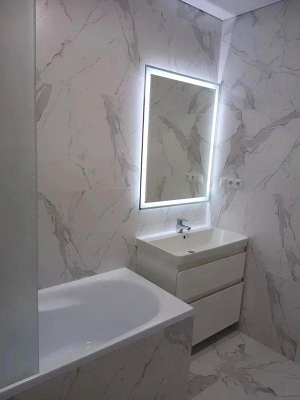 Central Location Apartment in A5 Complex with Quality Renovation