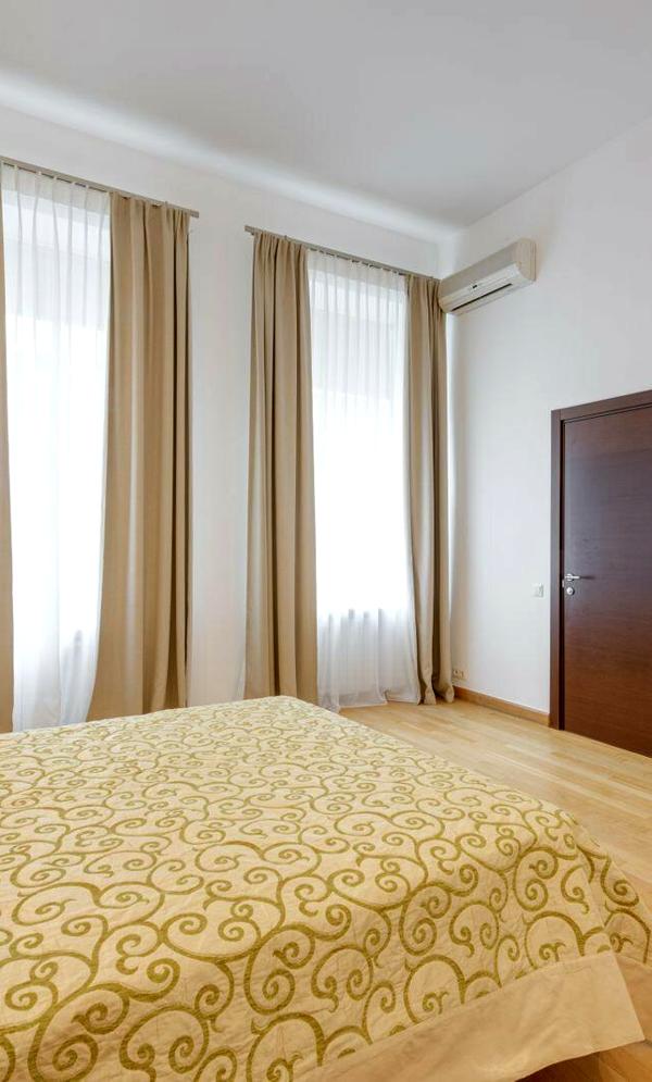 Spacious 3-bedroom apartment in historic neoclassical building near Shevchenko Park