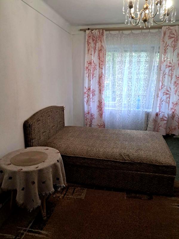 Cozy 1-Room Apartment on Miliutenka Street with Gas and Amenities
