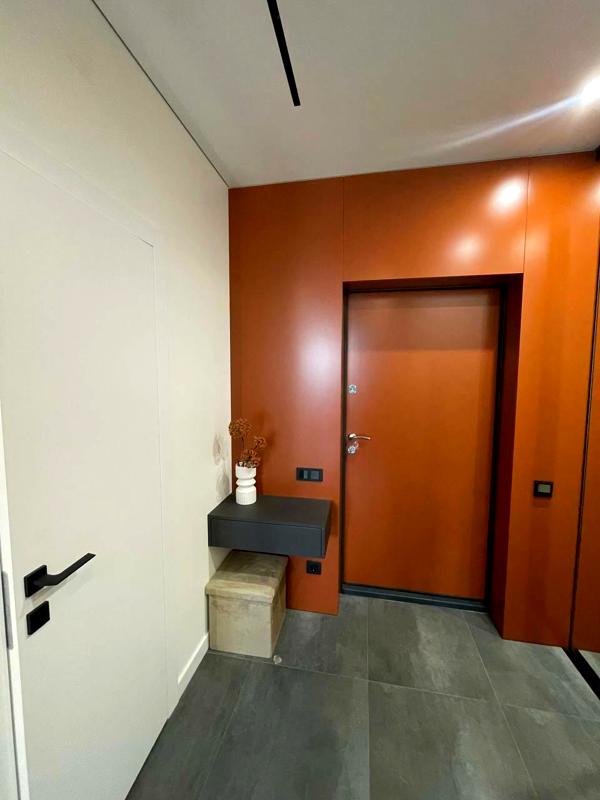 Spacious 1-Bedroom Apartment in Pechersk District with Designer Renovation