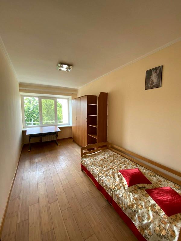 Spacious 3-Room Apartment with Euro Renovation and Modern Amenities