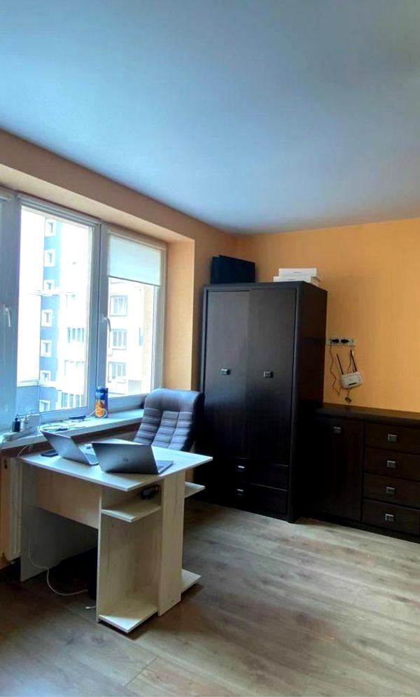 1-bedroom apartment with modern interior, parking, and amenities