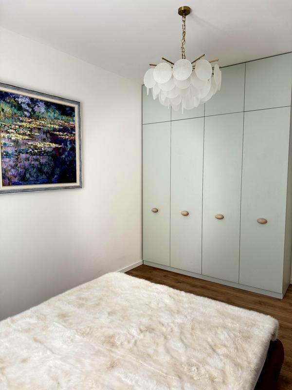 2-Room Apartment Near City Center with Spacious Rooms