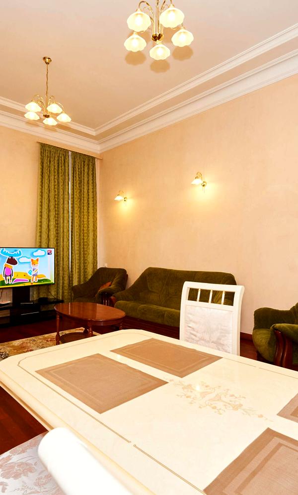 Spacious 4-bedroom apartment in Passage Gallery near Khreshchatyk Metro