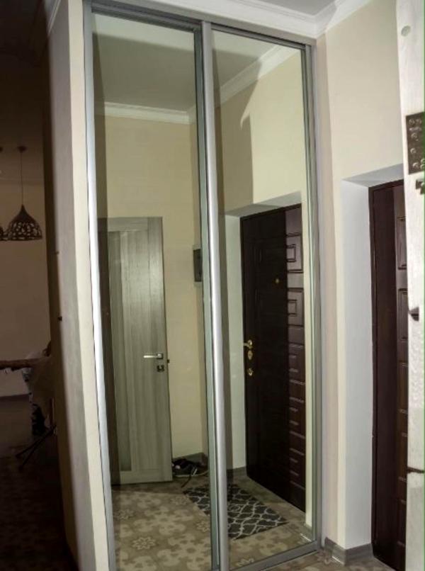 Cozy 2-Room Apartment near French Boulevard with Sea View