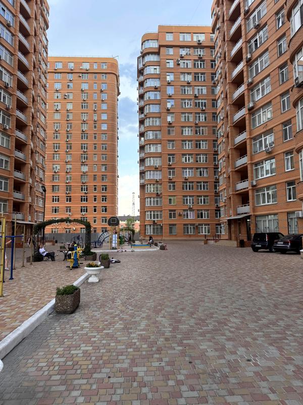 1-Bedroom Apartment in Luxemburg Complex, Ground Floor