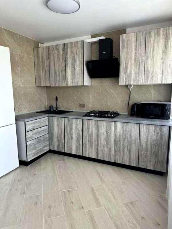 1-Room Studio Apartment near Dorohozychi and Syrets Metro