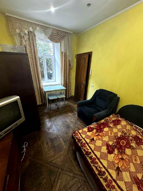 1-Room Apartment on Lychakivska Street, Halytskyi District