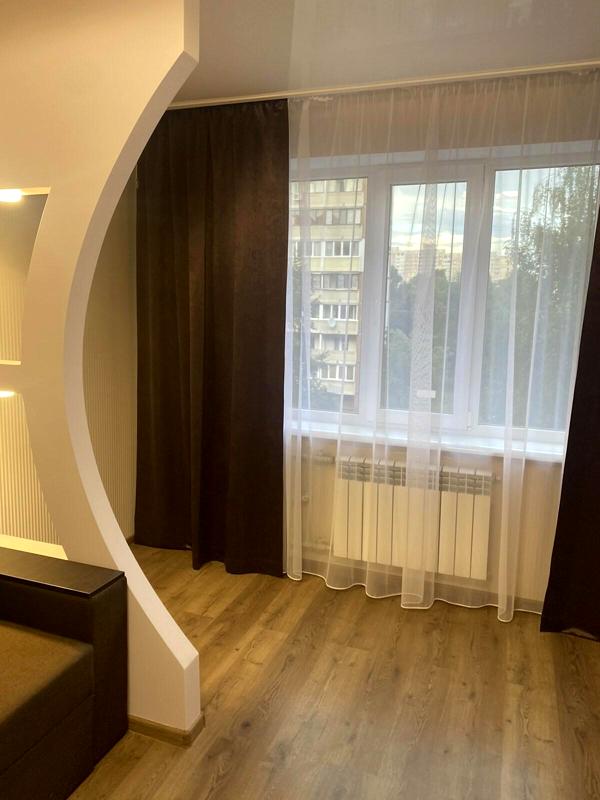 Renovated 1-bedroom apartment near Akademmistechko metro