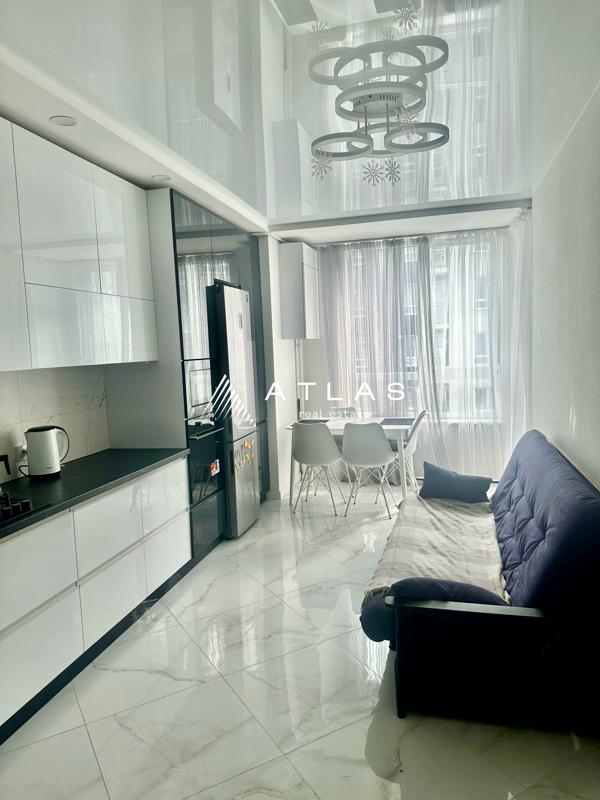 One-bedroom apartment on Truskavets'ka Street in Continent RC