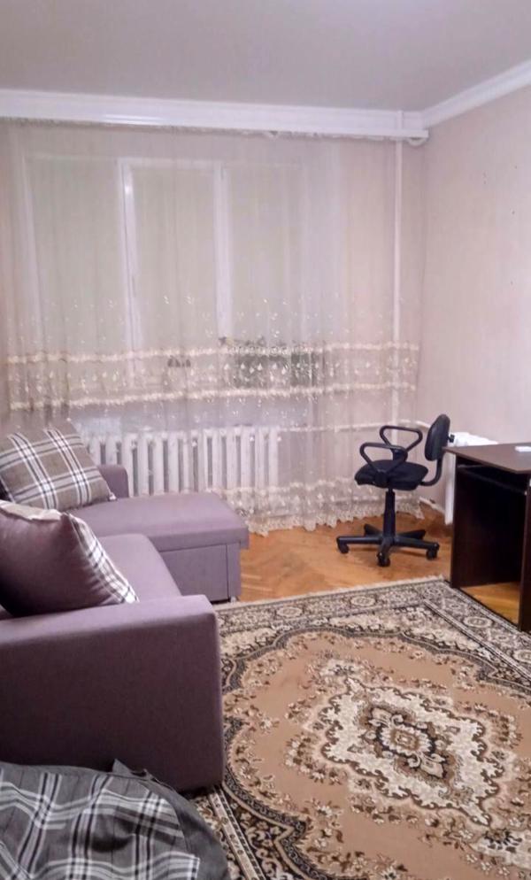 1-Bedroom Apartment near Vokzalnaya Metro with Basement