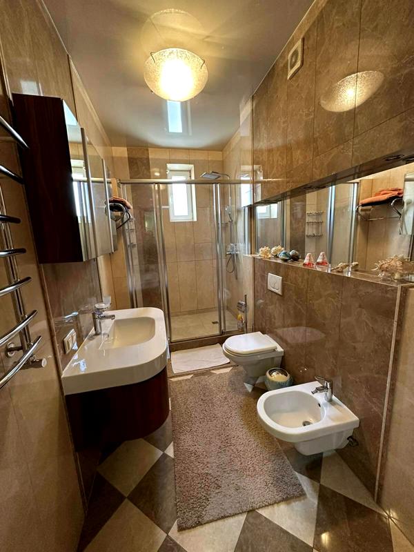 4-Room Spacious Apartment near City Center with Garage and Modern Amenities