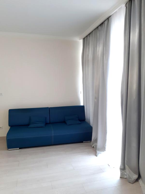 Stylish Studio Apartment in Central Location with Balcony