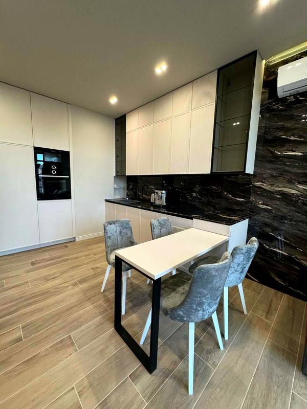 3-Bedroom Apartment in Novopecherski Lipki Complex