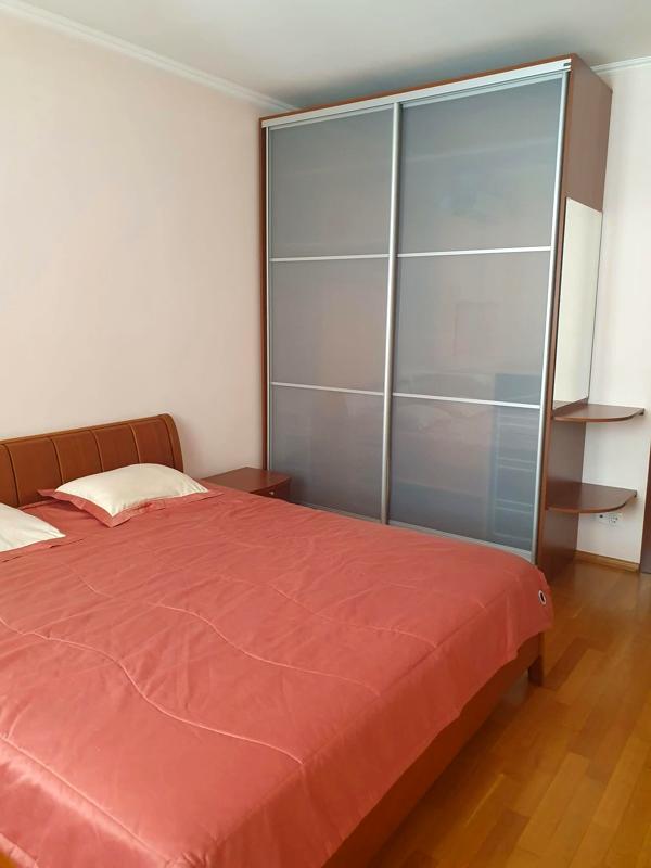3-Room Furnished Apartment near Akademmistechko Metro