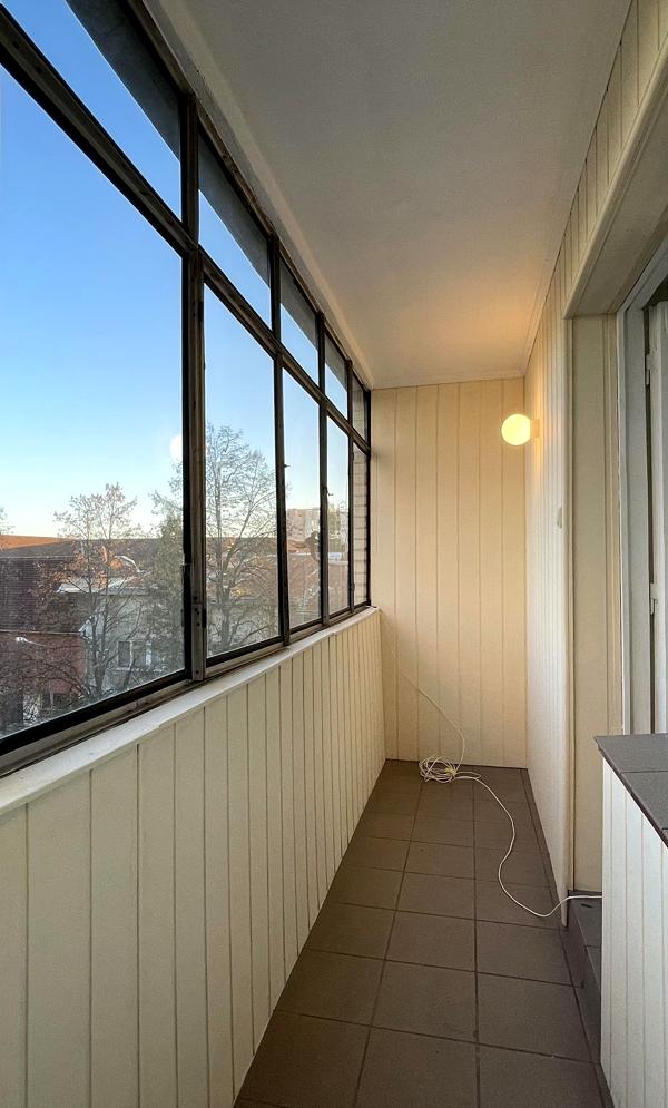 Spacious 1-Bedroom Apartment near Paton with Balconies and New Appliances