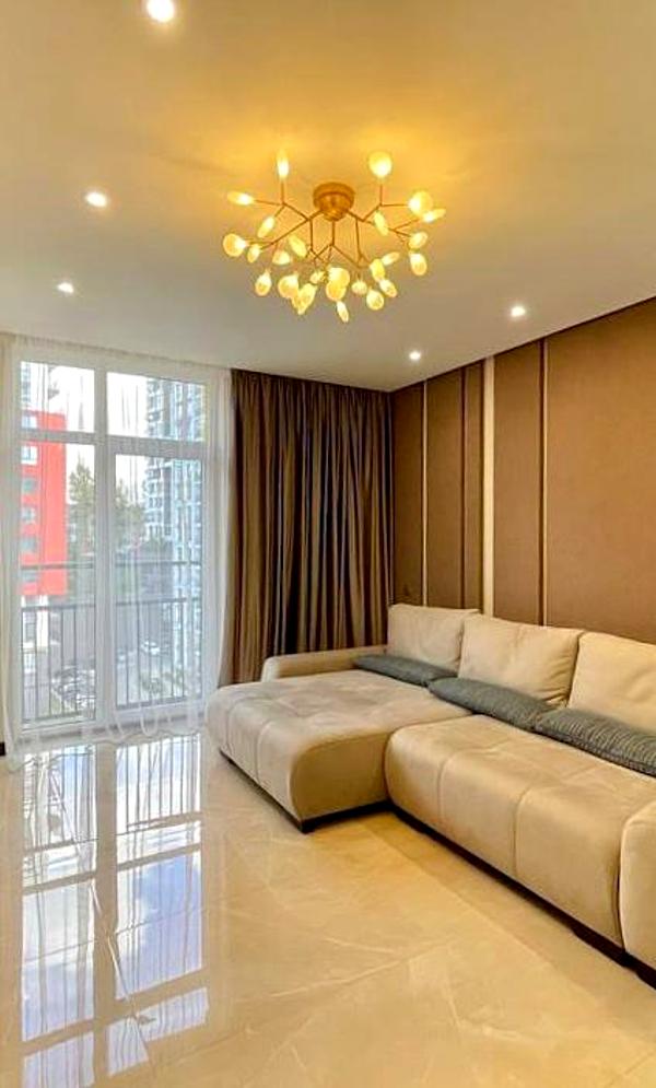 Spacious 1-bedroom apartment with modern design in Semitsvet Complex