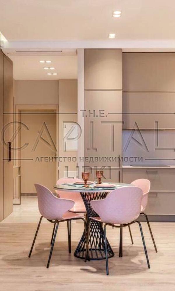 Modern 2-Room Apartment in Novopecherski Lipki Complex