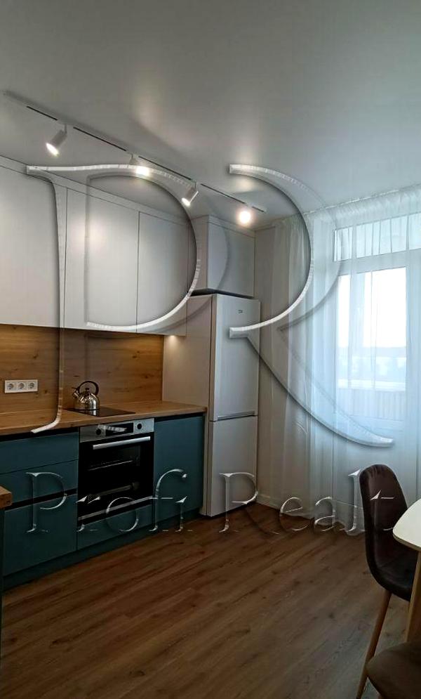 Rental Apartment in Odeskyi Boulevard Complex with Park View