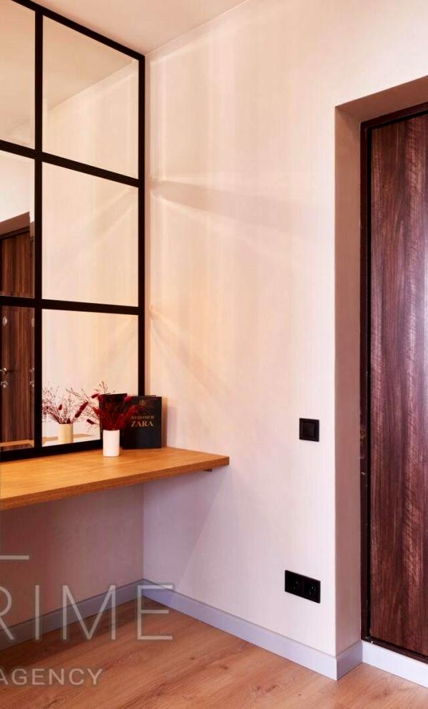 Designer Renovated One-Bedroom Apartment with Wardrobe in PARKLAND Complex