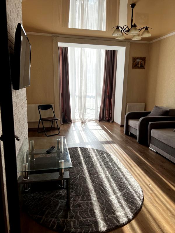 One-bedroom apartment on Malogoloskovska Street, pet-friendly, conveniently located