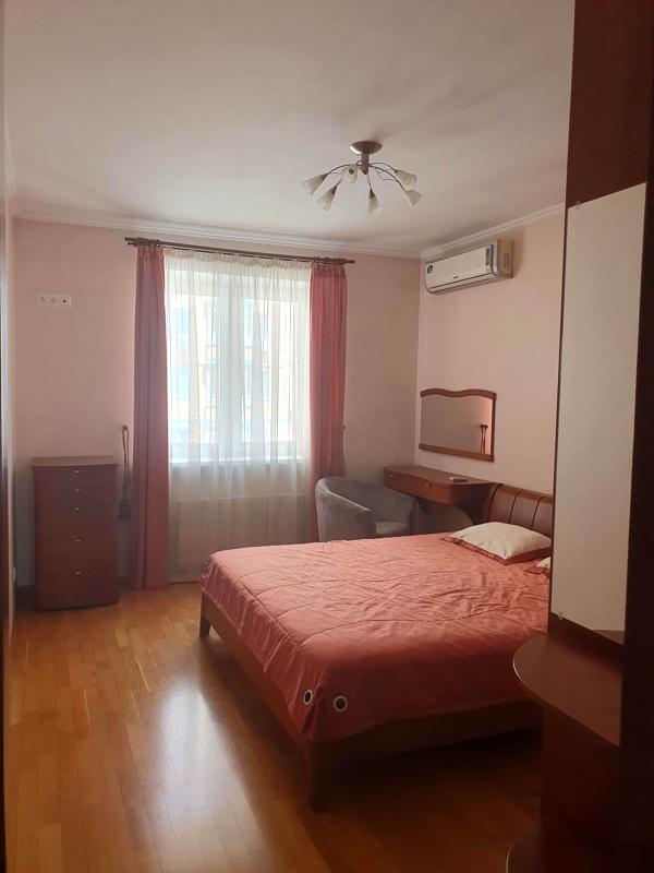 3-Room Furnished Apartment near Akademmistechko Metro