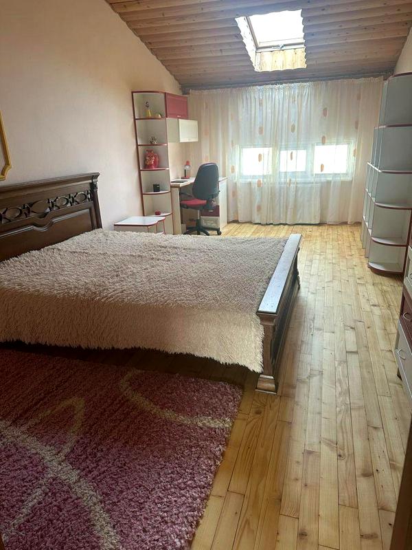Spacious 4-room apartment in Vynnyky with parking and convenient location