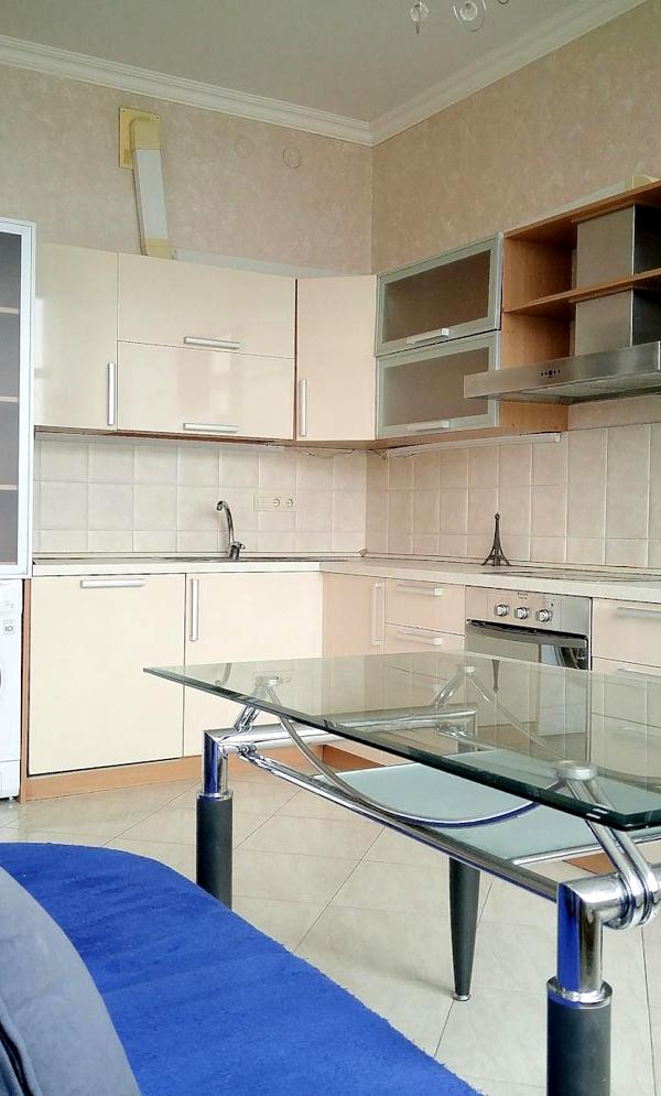 Spacious 3-room apartment in Pioneer Complex near Akademicheskaya