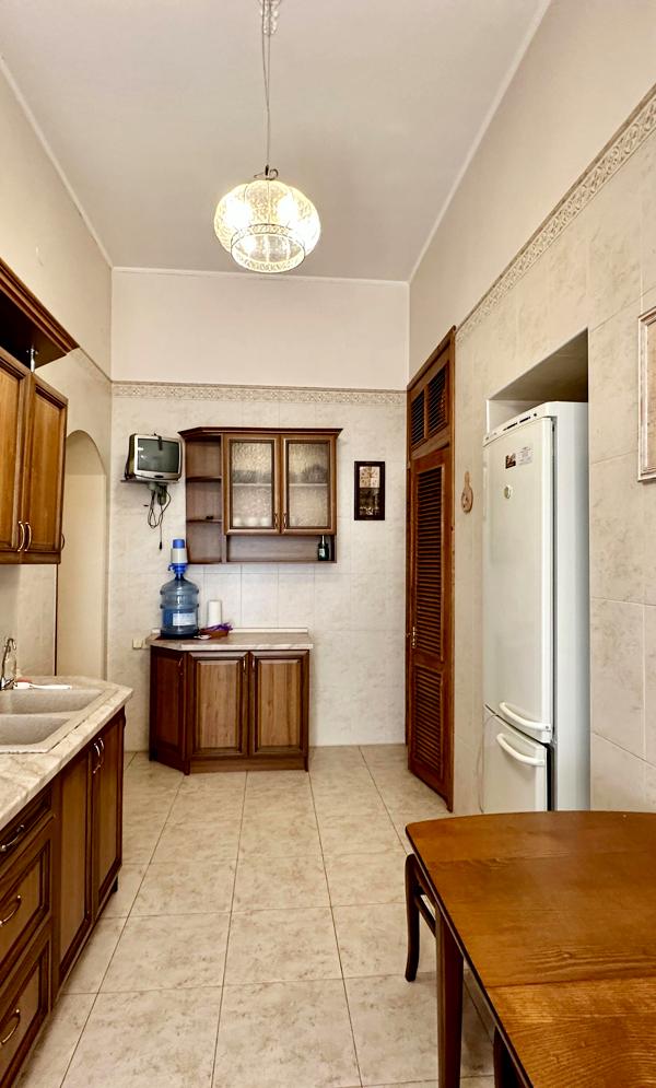 3-Bedroom Apartment near Shevchenko Park, Odessa