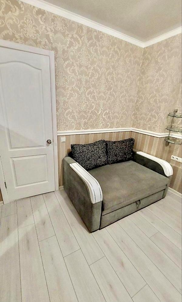 1-Room Apartment with Studio Kitchen on Basseinaya Street
