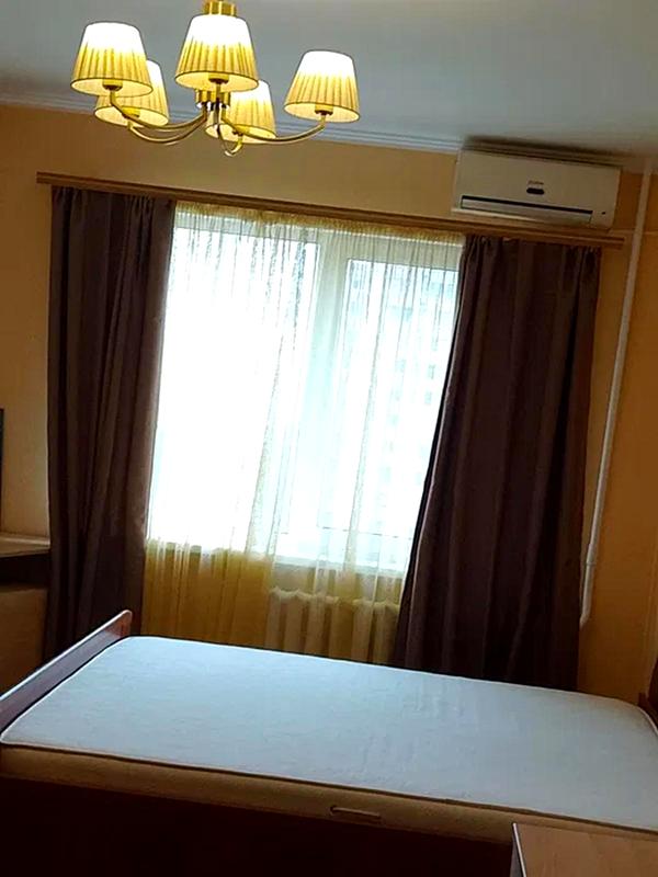 Comfortable One-Bedroom Apartment in Osokorky District
