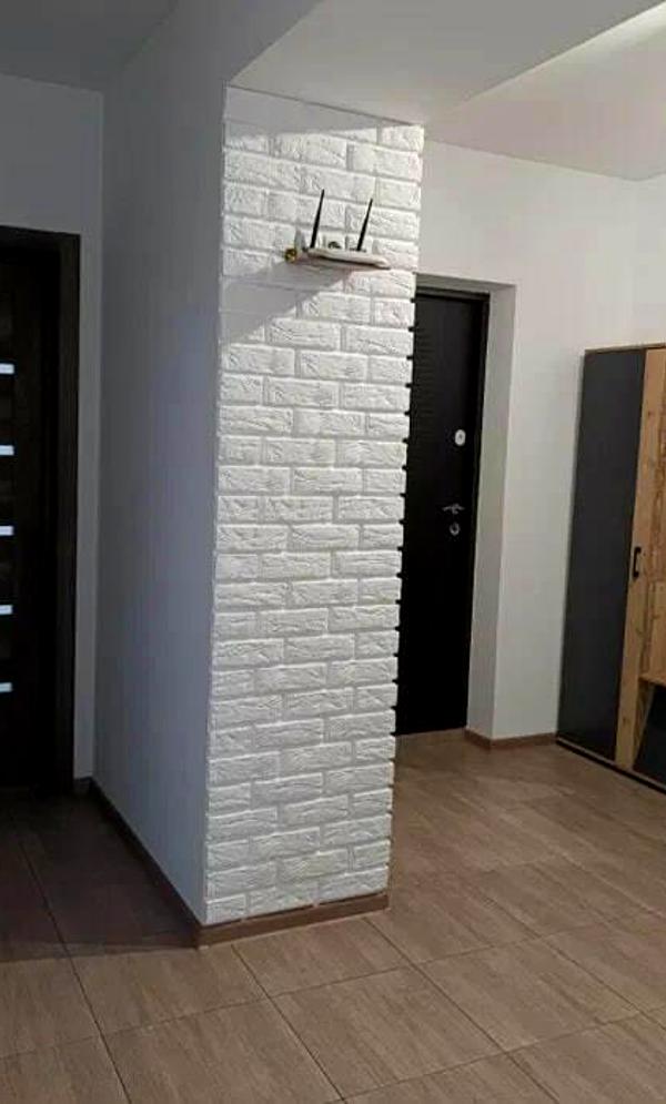 Spacious 2-room apartment in city center with storage, new building