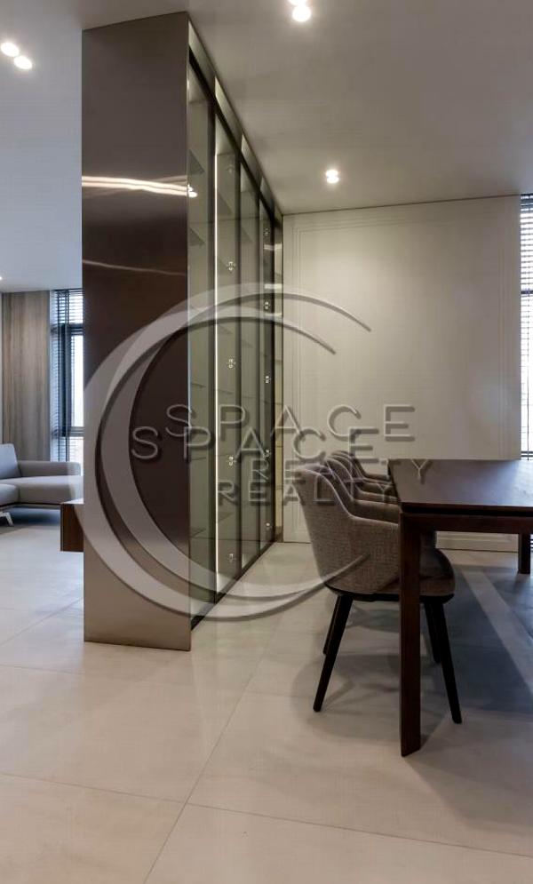 Spacious 3-bedroom apartment in Novopecherski Lipki Complex