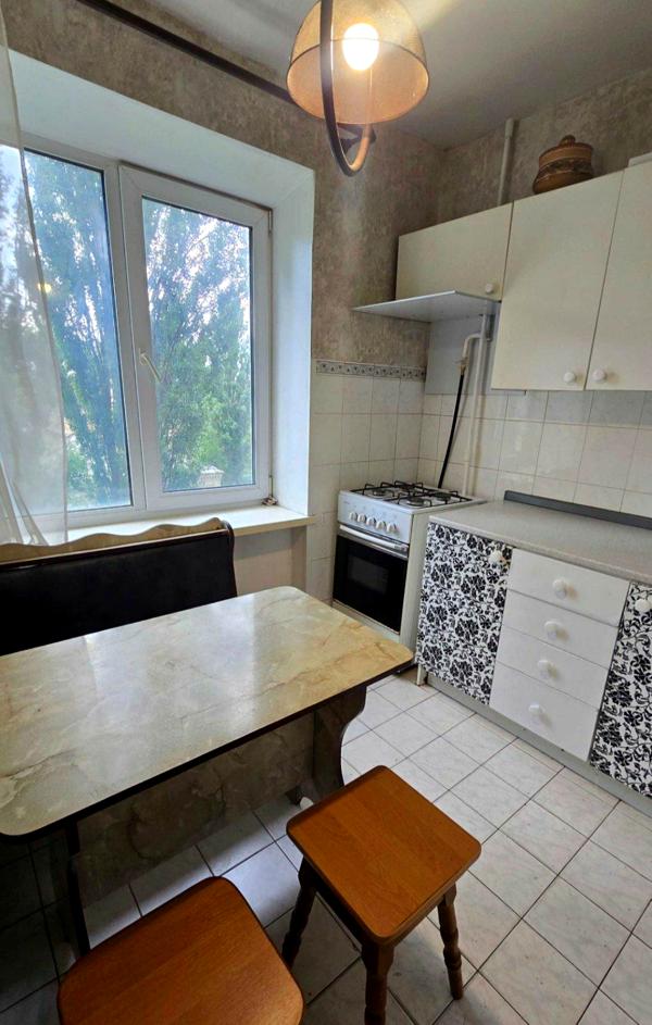 Spacious apartment near metro and park in Shevchenkivskyi district