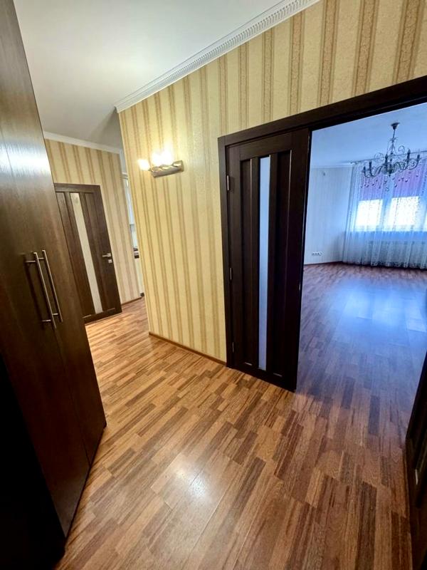 Spacious Bright Apartment near Auchan, Lake, and Shopping Center