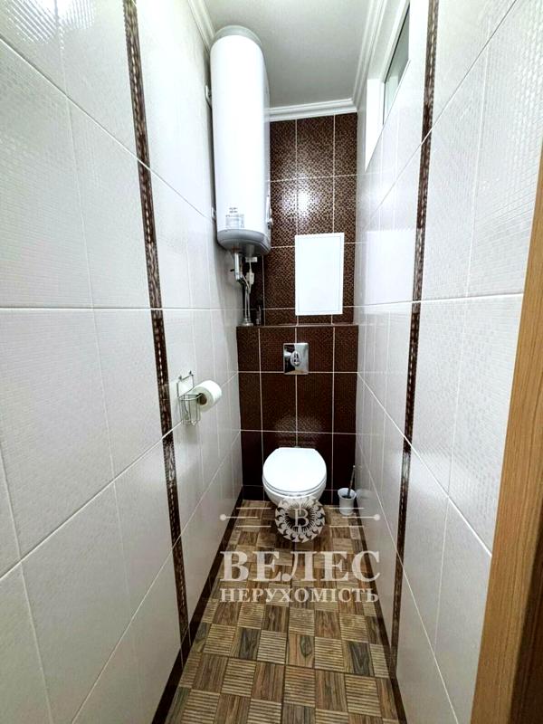 2-Room Apartment near Klovska Metro, Quiet Green Courtyard