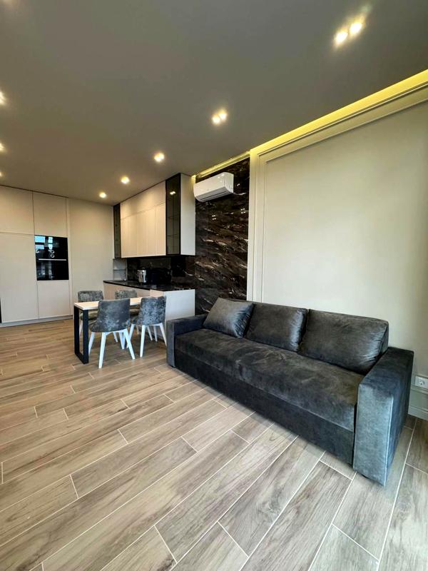 3-Bedroom Apartment in Novopecherski Lipki Complex