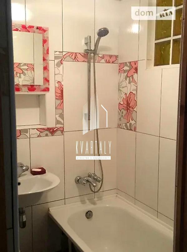 3-Room Apartment on Mashynobudivna Street, Spacious and Well-Renovated