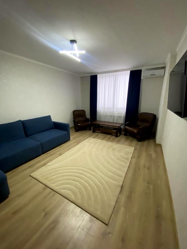 Spacious 2-Room Apartment with Euro Renovation near Osokorkyi Metro