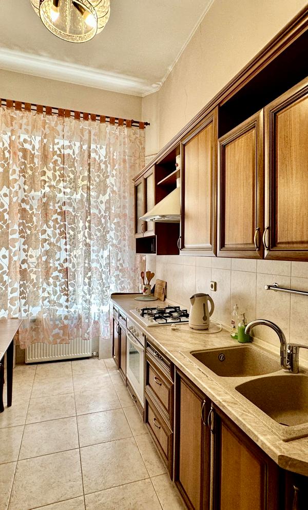 3-Bedroom Apartment near Shevchenko Park, Odessa