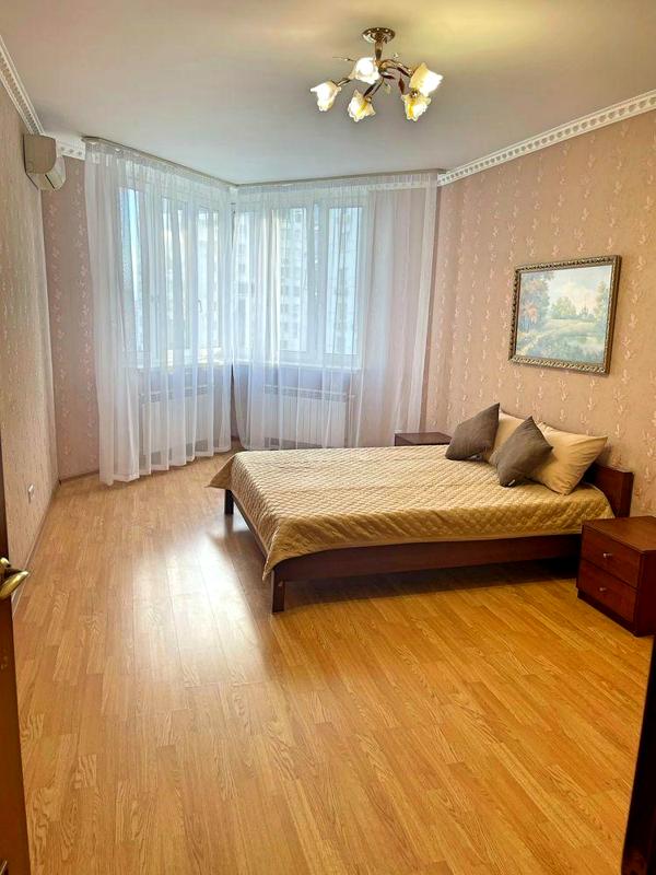 Spacious 3-Room Apartment with Separate Rooms and Quality Renovation
