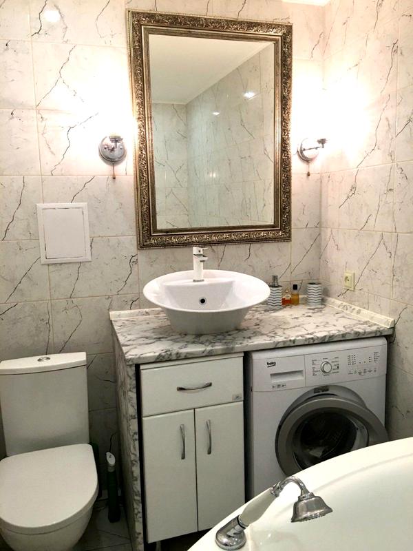 2-Room Apartment with Designer Renovation and Fireplace near Zvirynets Metro