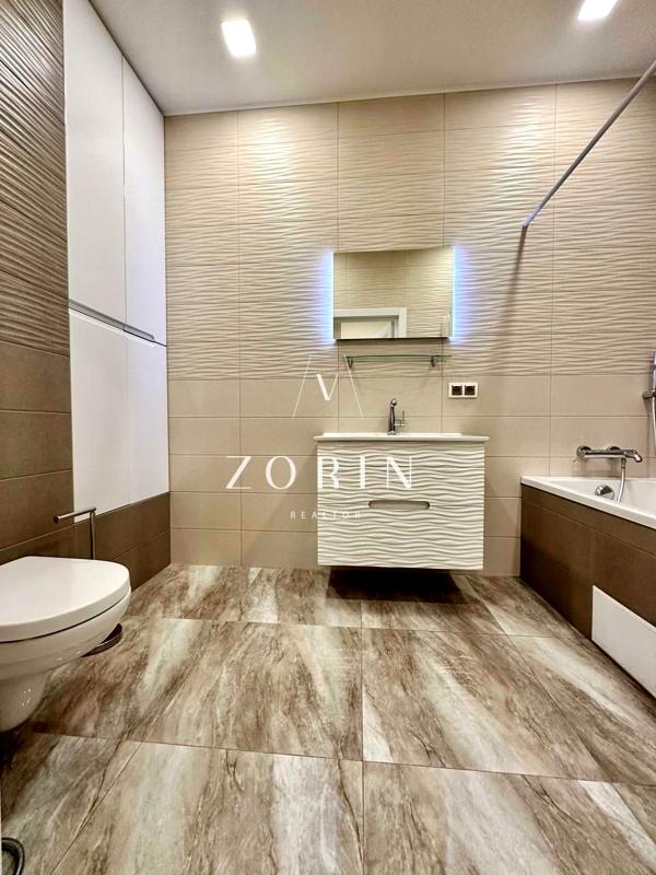 3-Room Apartment in Novodovryansky Complex, Spacious with Designer Renovation