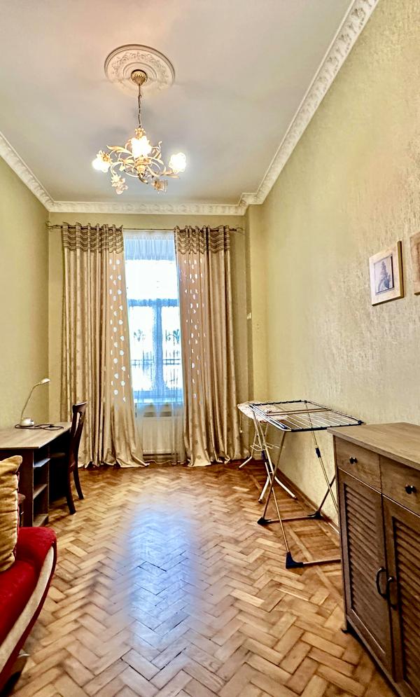 3-Bedroom Apartment near Shevchenko Park, Odessa