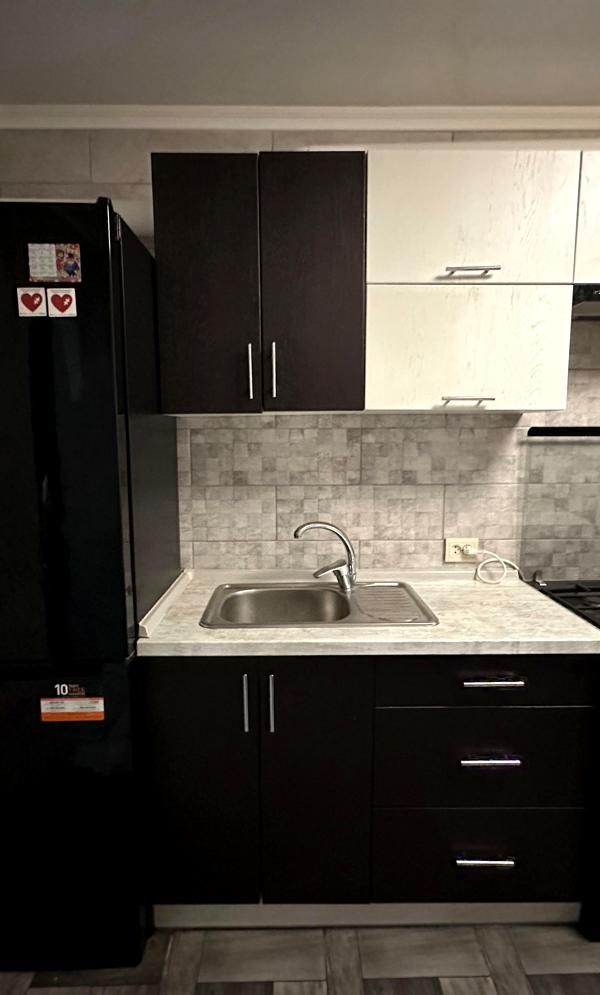 Spacious 1-Bedroom Apartment near Palats Ukrainy Metro